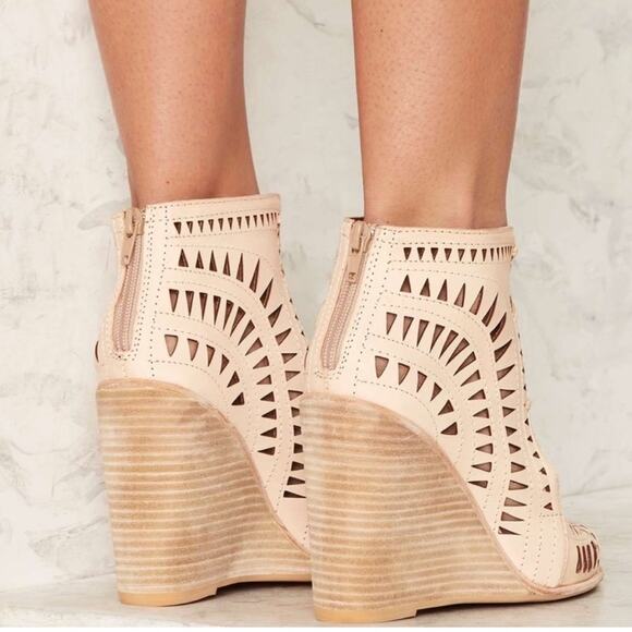 Jeffrey Campbell Laser Cut Beige Leather Rodillo Wedge Sandal size 6 - Picture 10 of 11